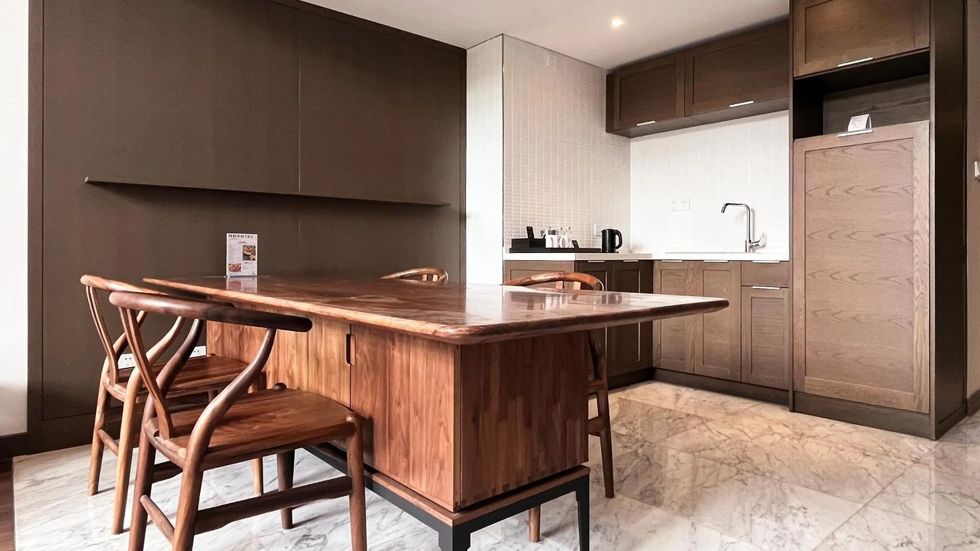 Novotel Suites Shanghai Hongqiao 4*,