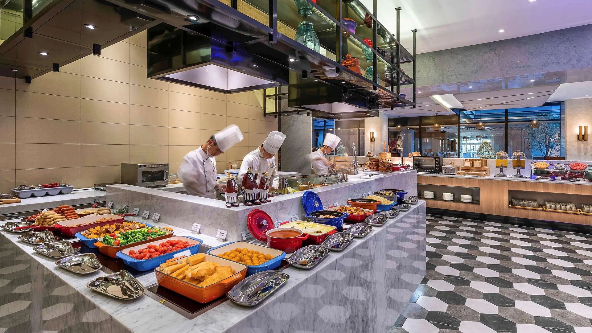 Novotel Suites Shanghai Hongqiao 4*,
